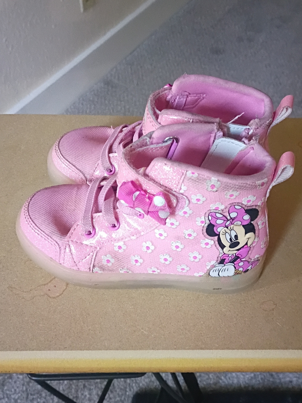 Disney Minnie Mouse Pink Floral High Top Light Up Sneakers Size 10T